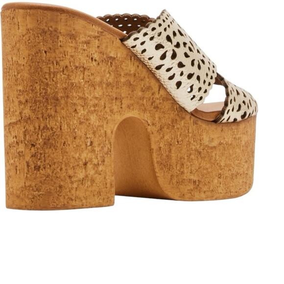 Steve Madden Leather Lining Gold Platform Wedge Sandals NWTs NIB size 8 - Picture 2 of 11